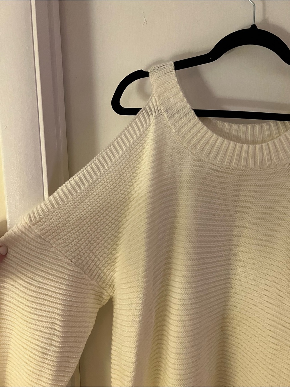 Cold-Shoulder White Ribbed Knit Sweater - Picture 4 of 7